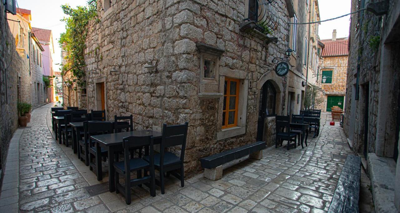 Apartments Ljubo Stari Grad  Eksteriør bilde
